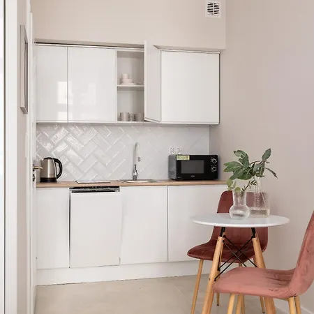 Cream & Beige Oasis - Studio For 2 - Kazimier Apartment *